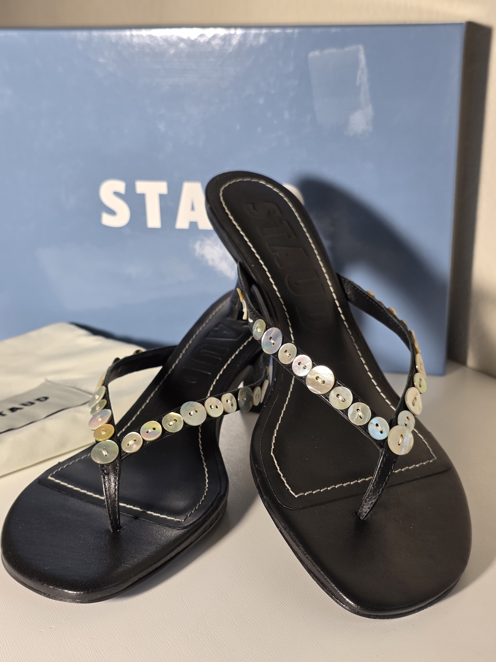 STAUD Leather Thong Sandals mother-of-pearl button embellishments Size 38½ Bag